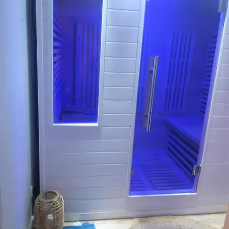 Villa 5 Chbres Avec Piscine Chauffee A 300m De La *